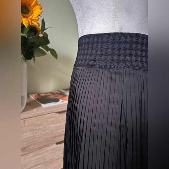 Black Shiny Pleated Knee-Length Midi Thick Elastic High-Waist Modest Skirt Sz M - Picture 8 of 16